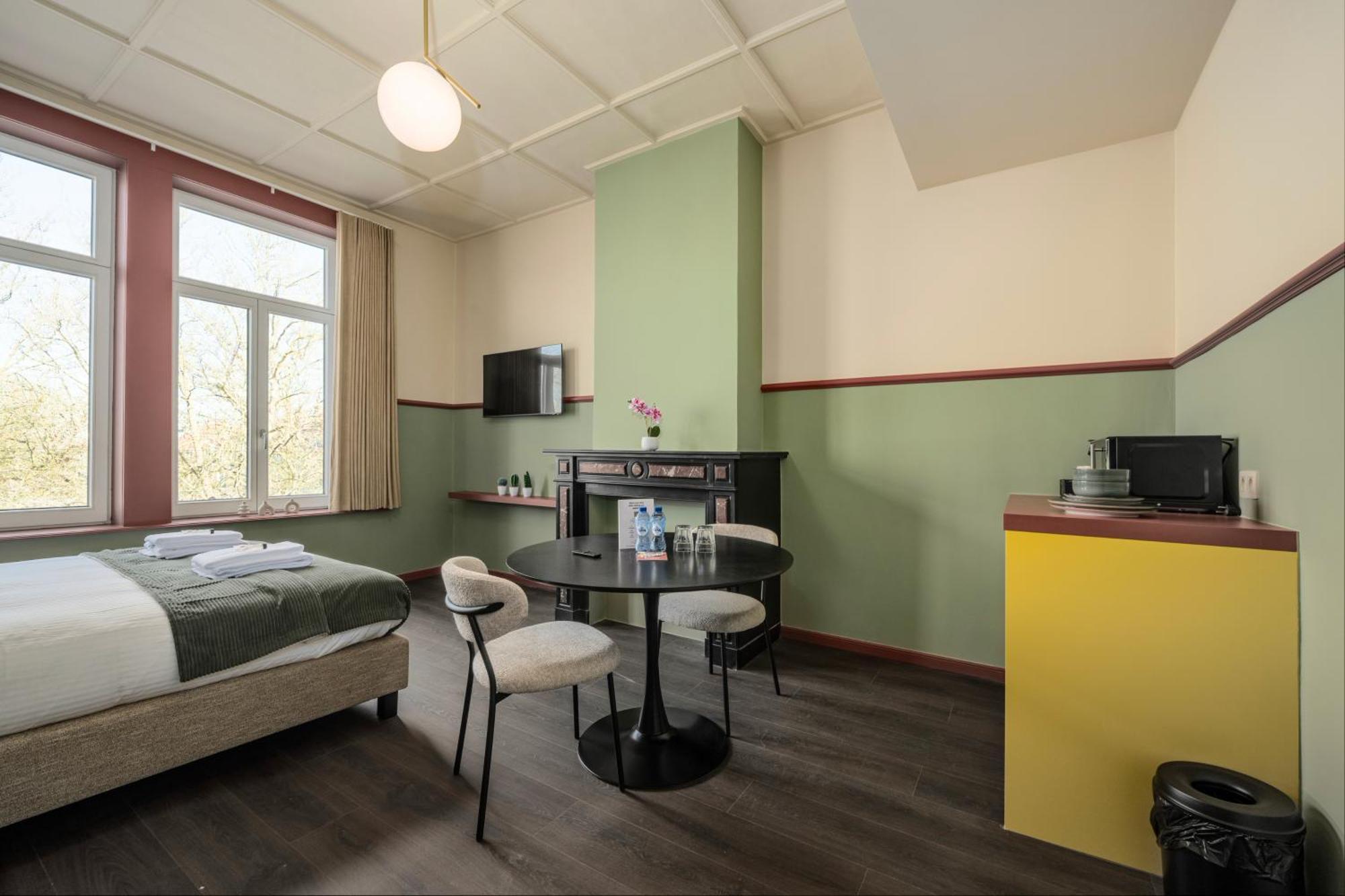 The Queen's Twelve By Romy&travis Aparthotel *