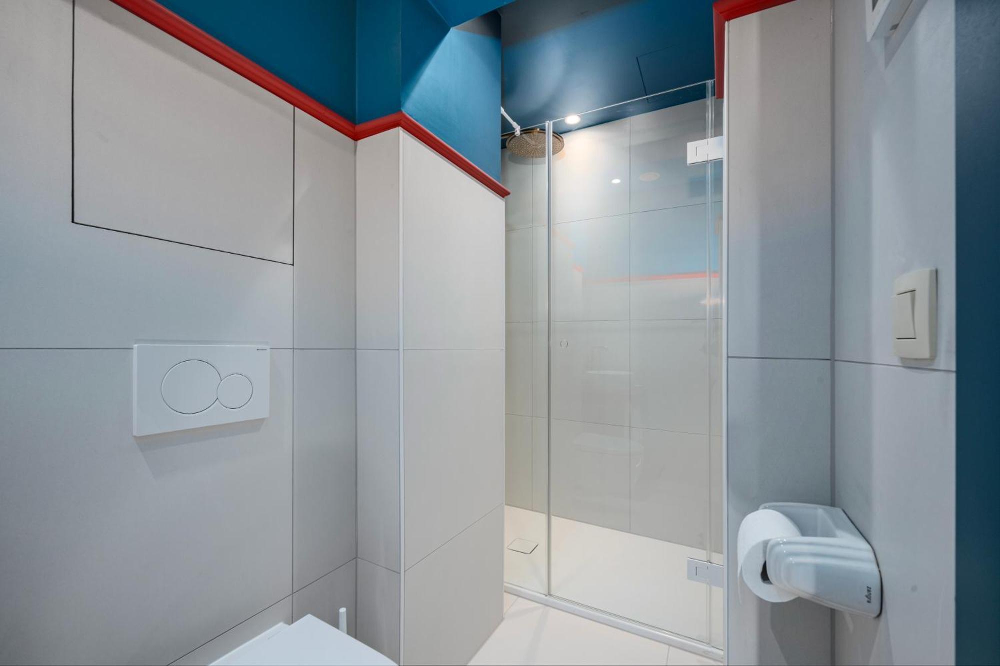Aparthotel The Queen's Twelve By Romy&travis *
