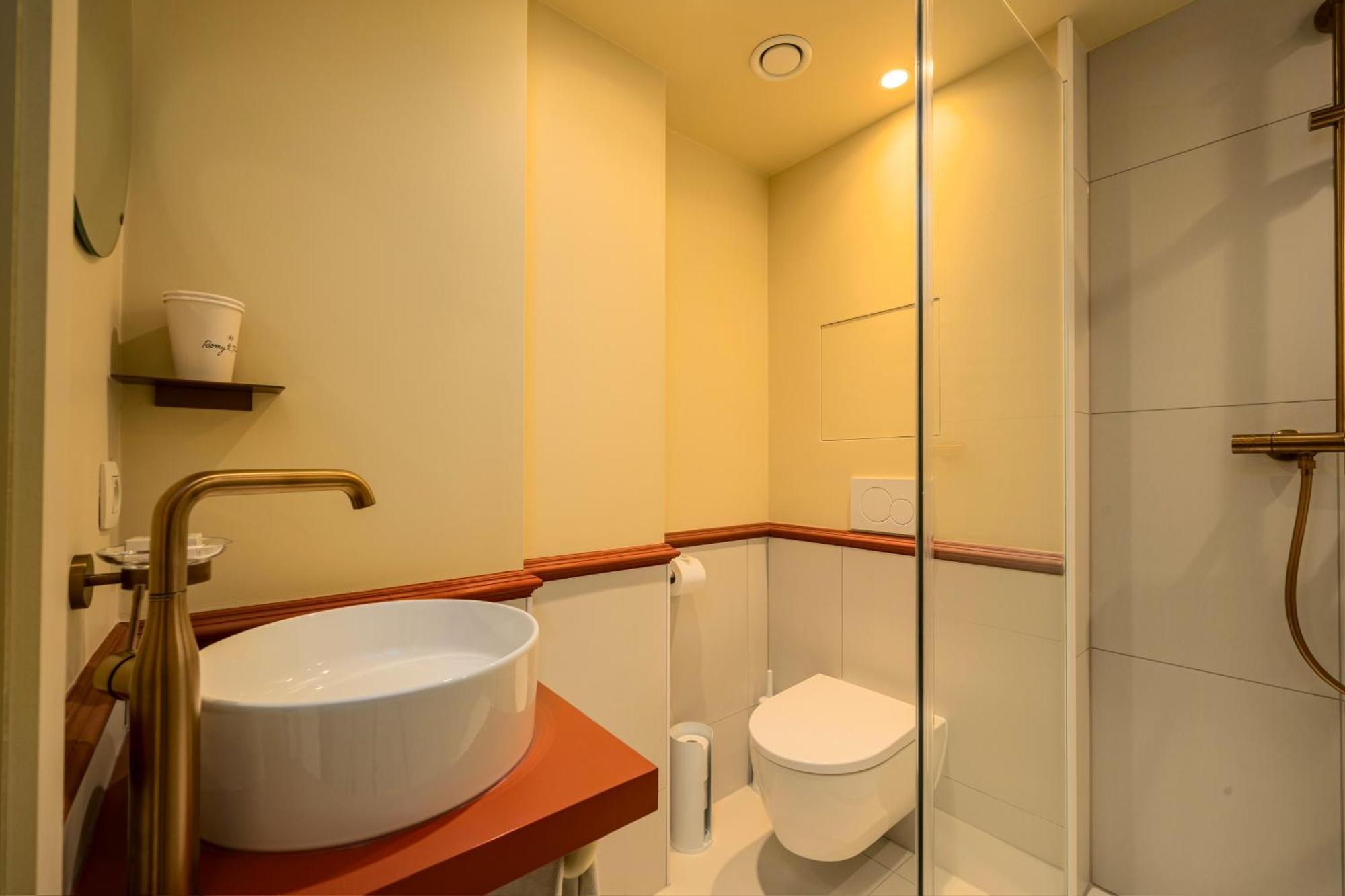 Aparthotel The Queen's Twelve By Romy&travis *